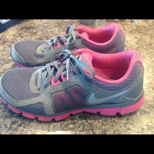 Ladies Size 10 Nike Shoes